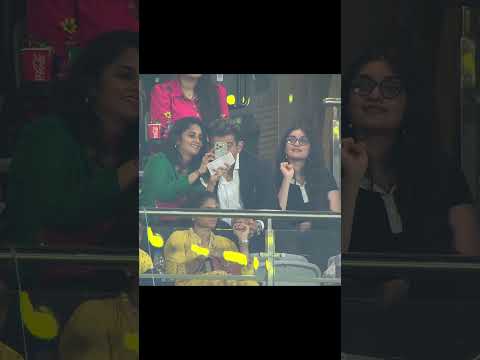 Ajith shalini enjoy in Chepauk chennai cricket stadium csk match