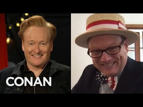 政治歌曲的模仿者Tip Rivers在CPAQ表演 - CONAN on TBS. (Political Song Parodist Tip Rivers Performed At CPAQ - CONAN on TBS)