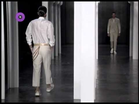 Veja o desfile Verão 2011 de Mario Queiroz comentado por Tatjana Ceratti e Giovanni Frasson..f4v