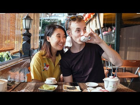 How They Built A Startup While Traveling ($500,000 / year in revenue)