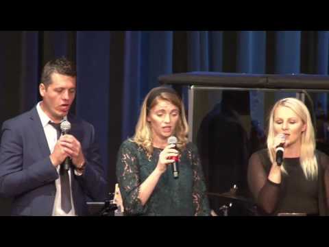 Sunt clipe in viata ce dor ca si o rana