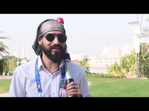 Iraqi didgeridoo musician