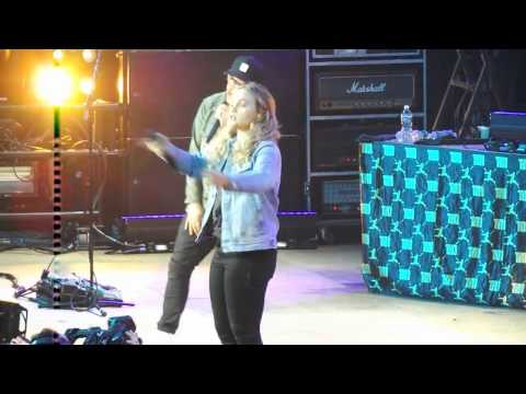 TobyMac ft Hollyn - Lights Shine Bright (live) in Pittsburgh, PA