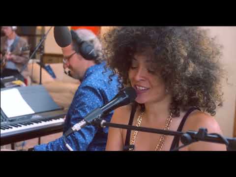 Kandace Springs & David Sanborn perform "People Make The World Go Round". Live at Sanborn Sessions.