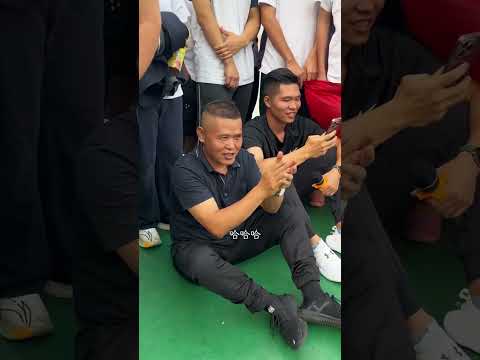 這位噴不了的一點，極致美式打法，每一球都是神仙難度，號稱校園第一美式球員，看的人頭皮發麻！