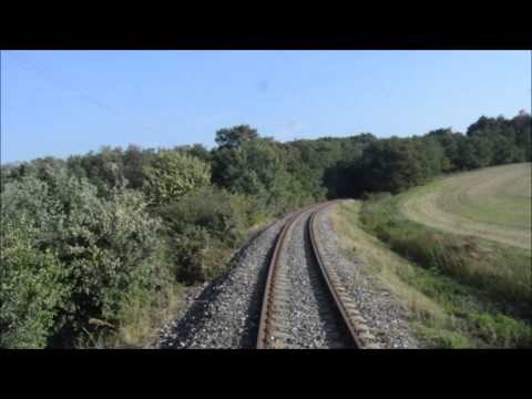 Unikátny pohľad z kabíny rušňovodiča na opustený železničný úsek