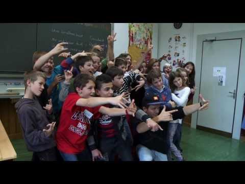 Knackeboul stürmt Klassenzimmer! | Social Music Experiment #7