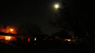 preview picture of video 'Moonrise over Del City, Oklahoma in Time Lapse'