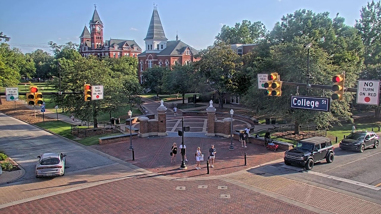 Live webcam view of Toomer's Corner Intersection Cam