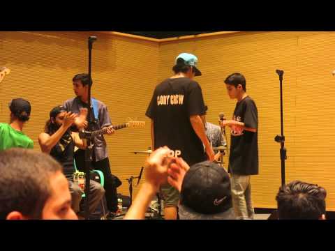 Apin VS Flop - Mendo Mundo