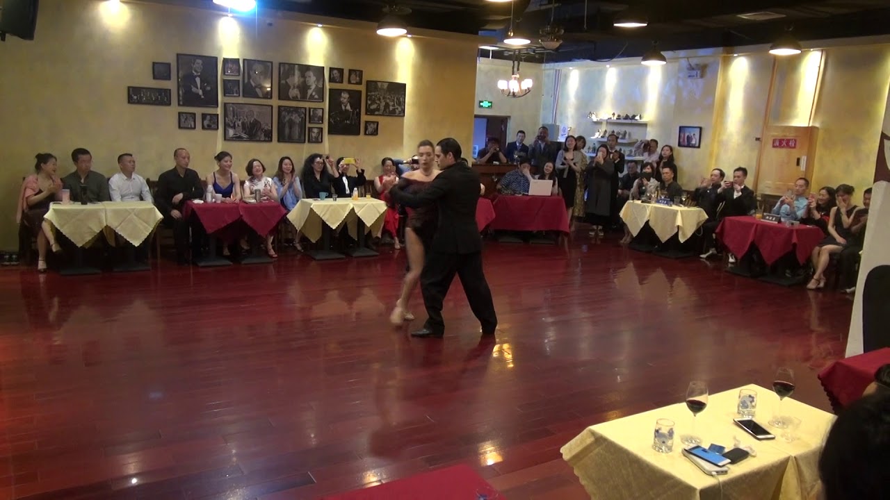 Juan Malizia y Manuela Ross en Chengdu Rosa Tango