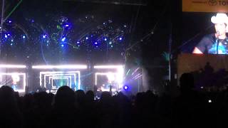 Brad Paisley: Camouflage &amp; The World Stagecoach 2012