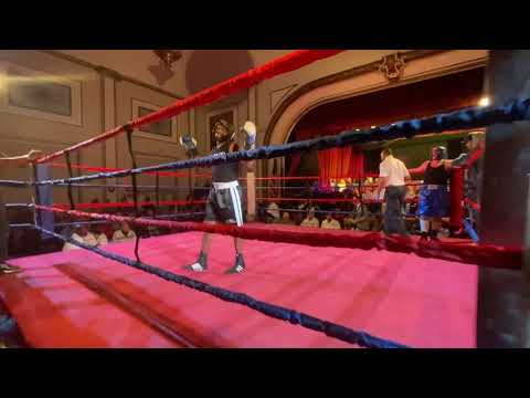 Battle in The Ballroom 02.02.2020 Derreck Dowdell ended the fight with his opponent in round 1.