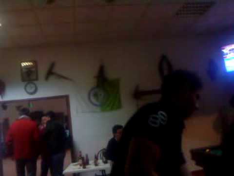 Barnabel rasga a calça