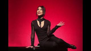 Toi (Barbara/Barbara) interprétée par Rébecca Mai