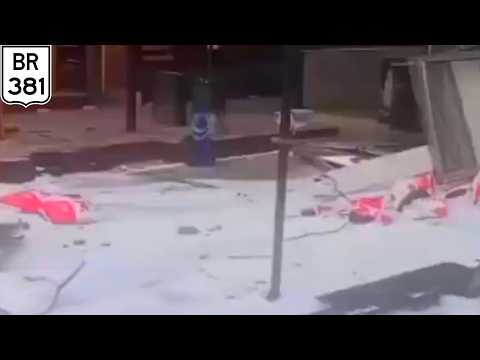 Carreta sem freio destruiu a praça de pedágio na BR 381 em Carmópolis de Minas MG.