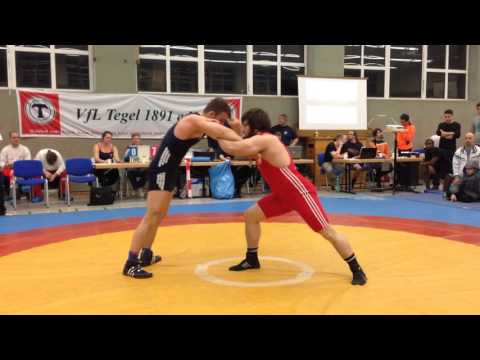 Der König der Löwen erkämpft sich Gold in der Berliner Meisterschaft 2015 im Ringen