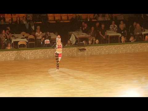 SM i dans i Kalmar. Disco solo vuxna och Olivia does it again.