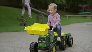 Rollytoys Šliapací traktor Rolly Kid J. Deere s vlečkou - zelený