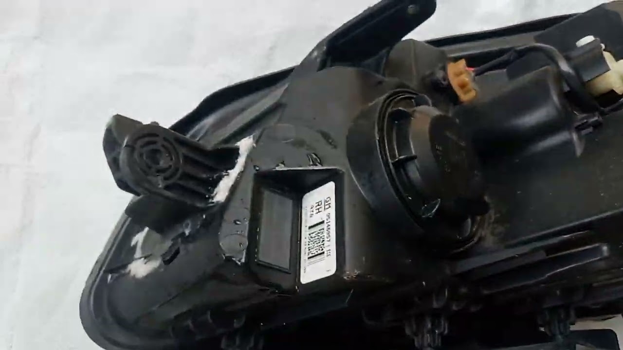 Farol Dianteiro Esquerdo Gm Tracker Detalhes Recuperar