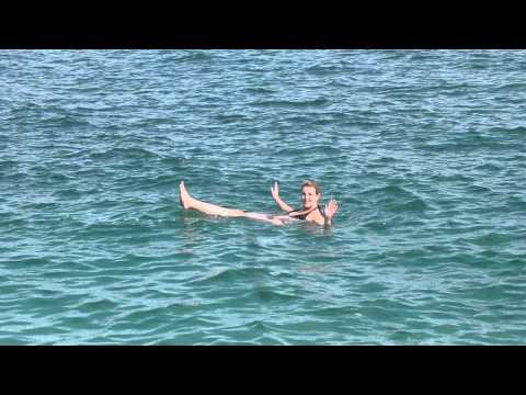 Travel Video - Floating in the Dead Sea - Swimming in the Dead Sea in Israël