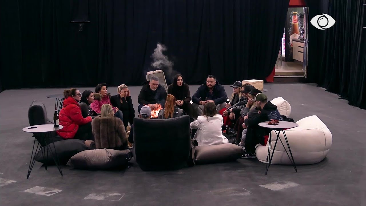 Të dhurojmë dashuri/ Të ulur rreth zjarrit, banorët urojnë nënat e tyre për festën e 8 Marsit