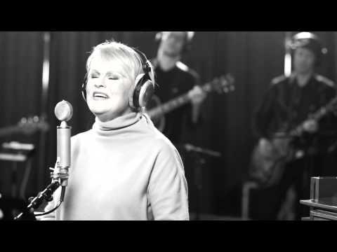 Katri Helena - Kaiken Taa (Studio live)