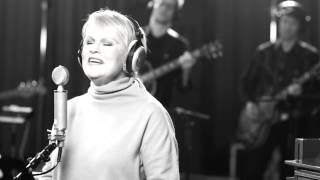 Katri Helena - Kaiken Taa (Studio live)