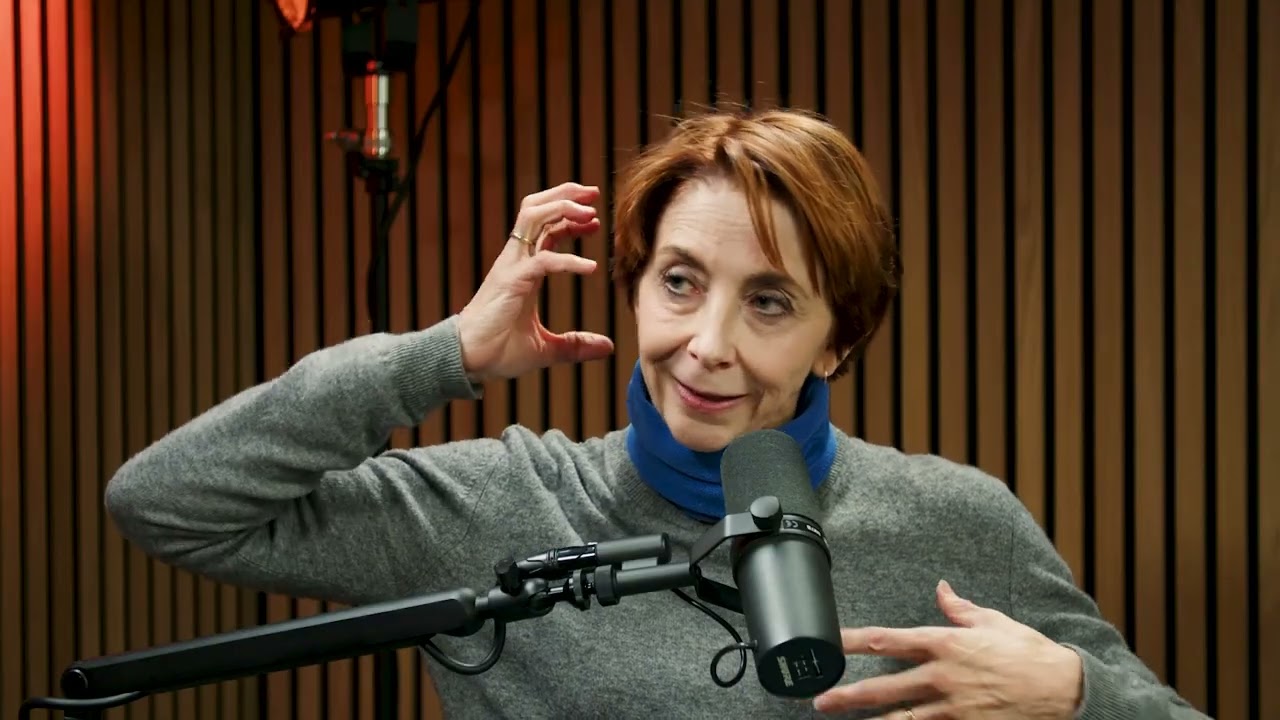 **别再深陷平庸：如何在“共识现实”的裂缝中，活出开挂的奇迹人生？**