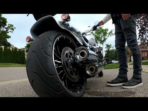 Harley Davidson Breakout 117 2024 - Stock Exhaust vs Rinehart 2into2 Staggered