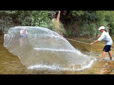 Amazing Cast Net Fishing Skill Catch Giant Fish - Awesome Traditional Net Fishing on The Sea