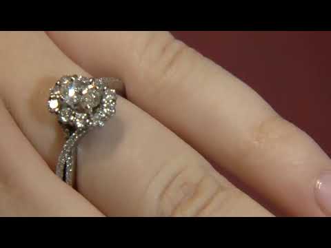 VR1073 Oval Halo Diamond Engagement Ring