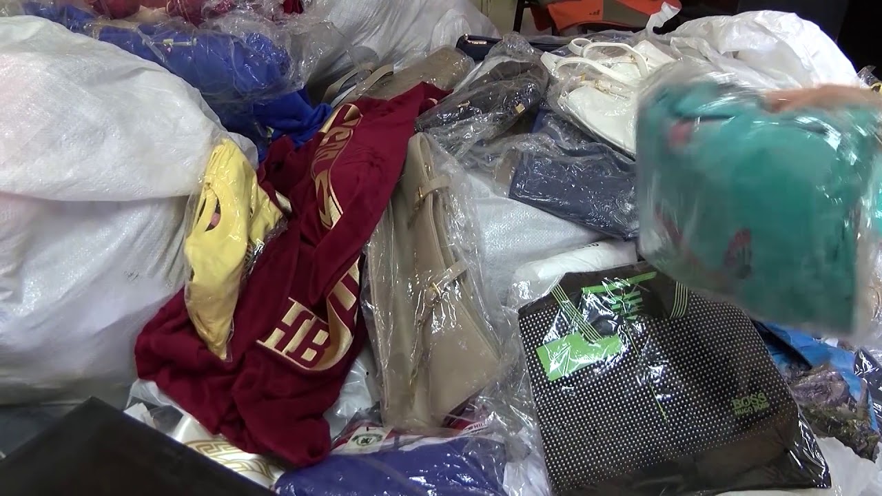 Над 3500 артикула с лого на защитени марки иззеха полицаи от Хасково и Димитровград