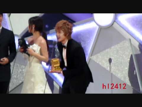 [Fancam] Kim Hyun Joong @ M A M A [BEST MALE SOLO ARTIST]