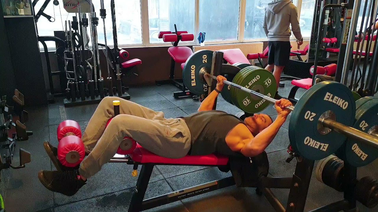 Împins de la piept, din culcat declinat, cu haltera