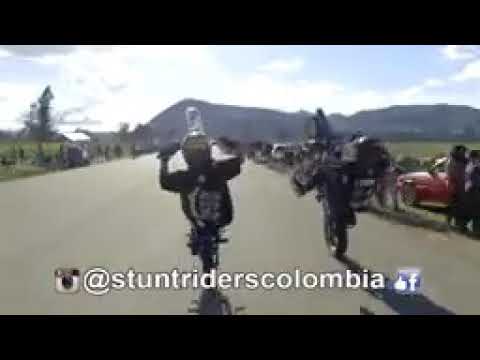 Si yo me muero me muero en mi moto stunt ride colombia.....