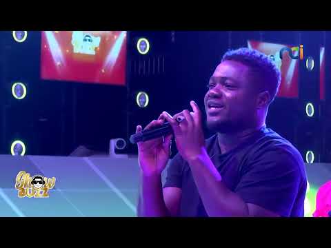 Francky Zouglou en prestation dans Showbuzz