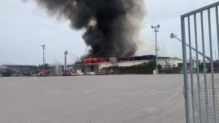 Incendio Ghisalba, brucia il tetto delle piscine appena rifatto