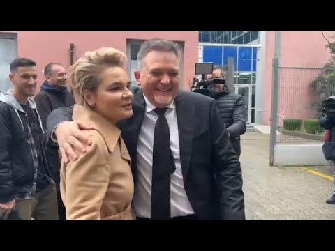 ”Edhe pak dhe do marr zyrë këtu?” – Kryemadhi me batuta me Jul Dedën: Vetëm shumë mos e kruaj se…‼️