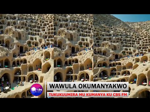 Laba abantu abasula mu mugotteko gwa mayumba waggulu mu nsozi obufunda bw'ettaka wano webututuusizza