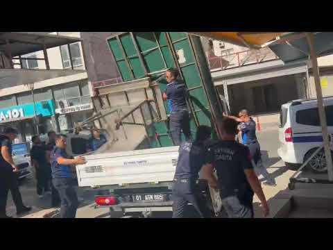 Lahmacuncu Ali Ustanın Seyhan ilçesindeki tezgâhı zabıta ekipleri tarafından kaldırıldı