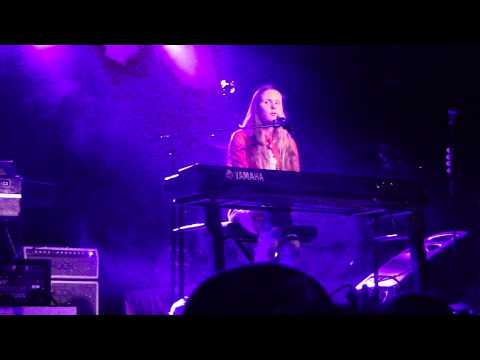 Anne Keizer  met stay van Rihanna