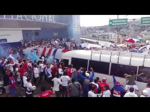 "Llegada Del Olimpia Y El Recibimiento De La Ultra Fiel!!" Barra: La Ultra Fiel &bull; Club: Club Deportivo Olimpia &bull; País: Honduras