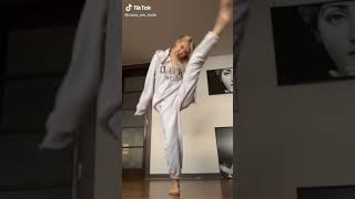 Rosé&#39;s WAP dance challenge 210404 [TikTok]