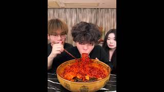 MY GIRLFRIEND TRIED SPICY NOODLES TODAY | MUKBANG ASMR EATING | #mukbang #shorts #food #delicious