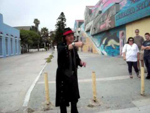 Venice Beach Key-Bending Trick