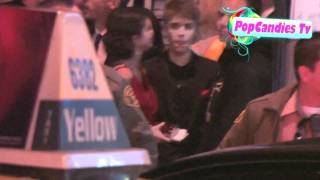 Download lagu Justin Bieber and Selena Gómez Kiss After The Oscars mp3