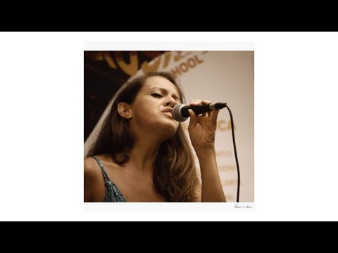 Nicoletta Taricani - Laurea triennale - In un mare di voci