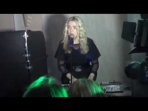 Место для музыкантов в метро. Песня метр 60. Песня метр 60. Песня метр 60. Песня метр 60.