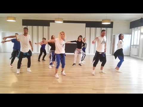 Lo Digo- ZUMBA FITNESS WITH DIANA